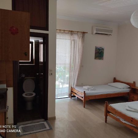 Rousetis Apartments Aigio Eksteriør billede