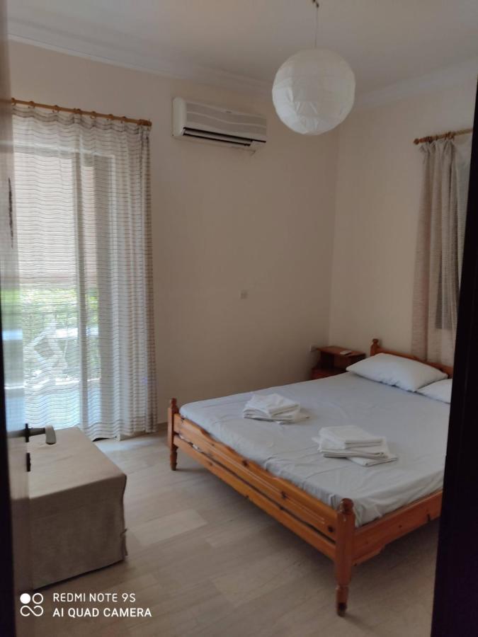Rousetis Apartments Aigio Eksteriør billede