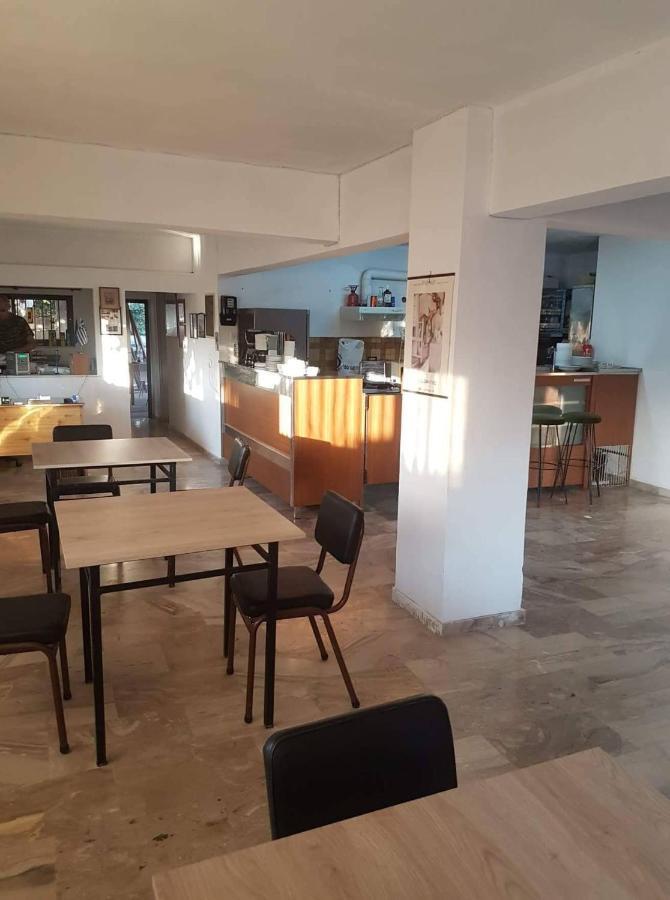 Rousetis Apartments Aigio Eksteriør billede